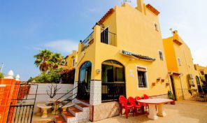 Lovely Semi-Detached Villa close to the La Zenia Beach.  Ref:ks1357