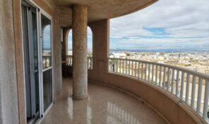 OPPORTUNITY! Large Apartment with Tourist License in Torrevieja. Ref:ks4046
