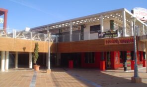 OPPORTUNITY! Commercial Unit in Flamenca Beach C.C in Playa Flamenca. Ref:ks4140