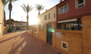 OFFER! Large Townhouse near Beach in Torrevieja.  Ref:ks4374