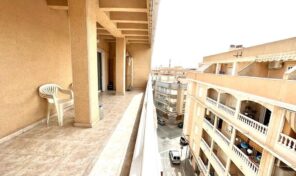 REDUCED! Lovely Penthouse with Large Terrace ans Pool in Torrevieja. Ref:ks4437