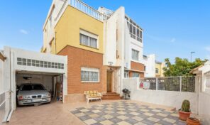 Bargain! Spacious Semi-Detached Villa with Garage in Los Altos. Ref:ks4720