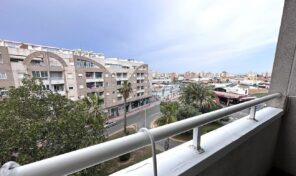 Great Condition Apartment with Pool and Parking in Torrevieja. Ref:ks4744