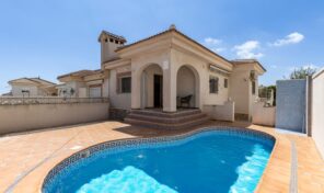OFFER! Great Semi-Detached Villa with Private Pool in Villamartin. Ref:ks4801