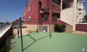 OPPORTUNITY! South Facing Corner Ground Floor Bungalow in Los Altos. Ref:ks4907