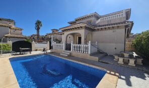 OFFER! Large Detached Villa with Private Pool in Cabo Roig. Ref:ks4937