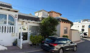 OFFER! One Level Townhouse with Solarium in Villamartin.  Ref:mks4964