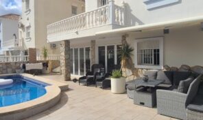 Opportunity! 4 bed Large Villa with Heated Private Pool in Villamartin. Ref:ks4973