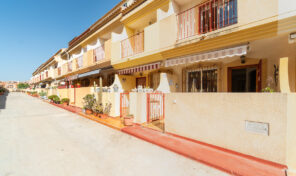 OFFER! South Facing 3 bed Townhouse in Heart of Playa Flamenca. Ref:ks4998