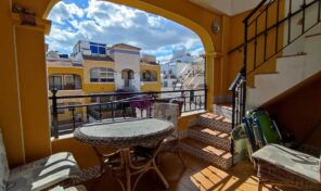 BARGAIN! South Facing Top Floor Bungalow in Los Altos. Ref:ks5029