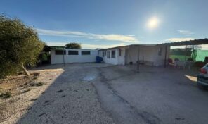 Opportunity! House with Massive 4000m2 plot in La Marina. Ref:mks5051