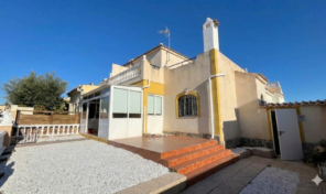 BARGAIN! Semi- Detached Villa in Punta Prima. Ref:ks5055