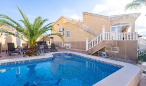 Great Offer! 6 bed Villa with Private Pool in Los Altos. Ref:ks5068