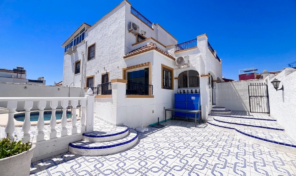 Opportunity! Semi-Detached Villa with Private Pool in Los Altos. Ref:ks5163