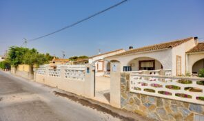 Investment! Large Townhouse with Garage in La Zenia/ Montezenia. Ref:ks5219