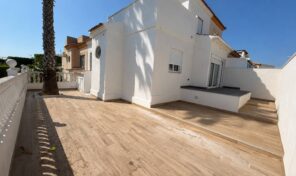 Bargain! Fully Renovated Semi-Detached Villa in Los Altos. Ref:ks5220