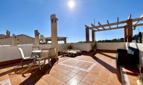 OFFER! Top Floor Bungalow with Garage & Solarium in Villamartin. Ref:ks5272